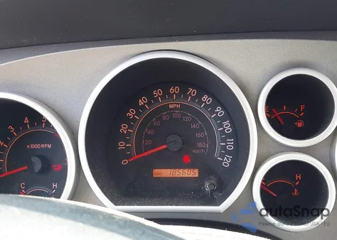 2011 Toyota Tundra Grade 5.7L V8 z USA, uszkodzony, nr VIN 5TFUY5F17BX176755